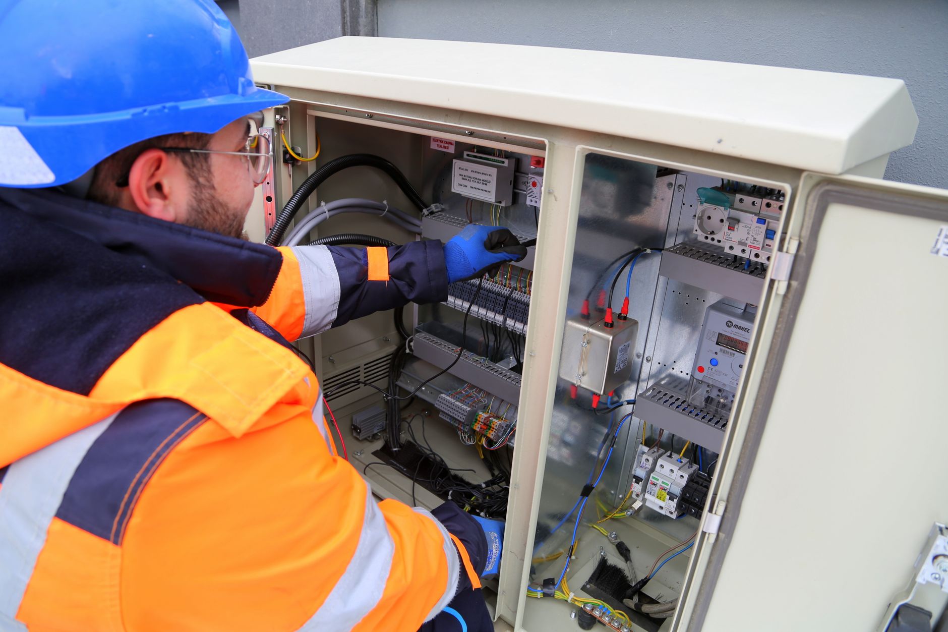 X.Q Electrical electrician working on an electrical panel in Doncaster